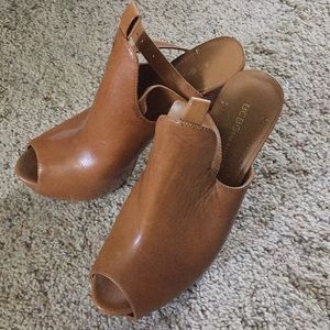 BCBG HEELS size 7.5, never worn